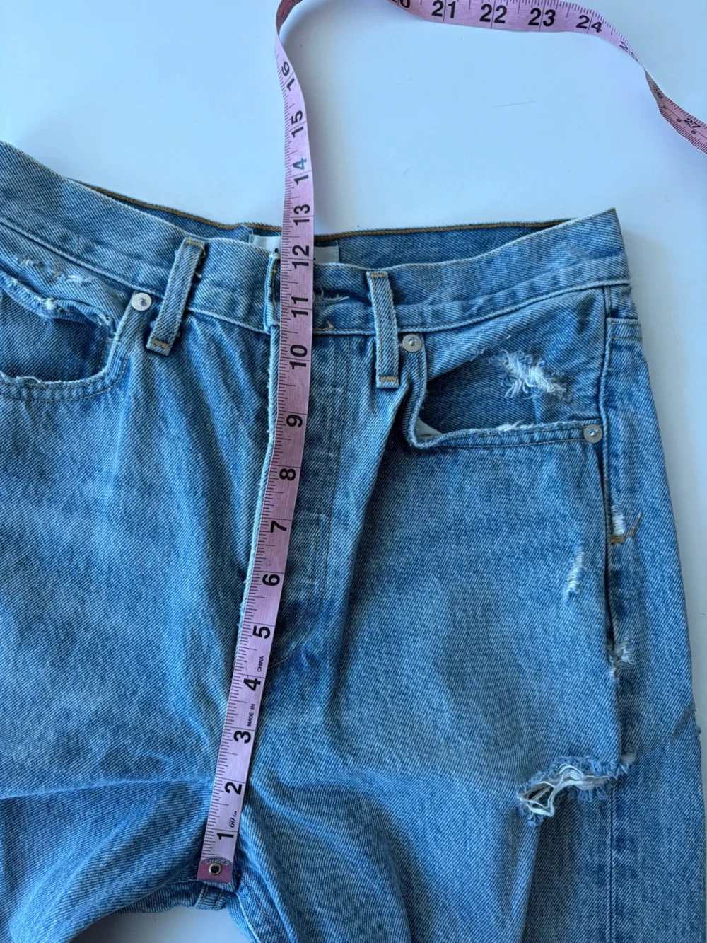AGOLDE || 90's Mid Rise Loose Fit Jeans in Fall Out Distressed Blue 24